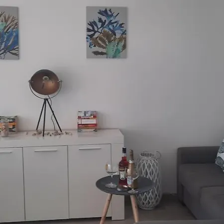 Sunset 230, Sun, Big Pool, Wifi Fiber, Central, Near Main Street And Apartment *